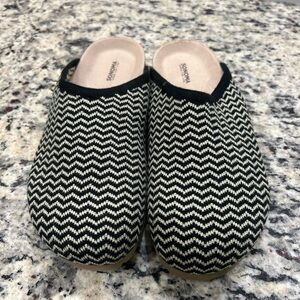 Sonoma Black and Cream Chevron Clogs NWOT